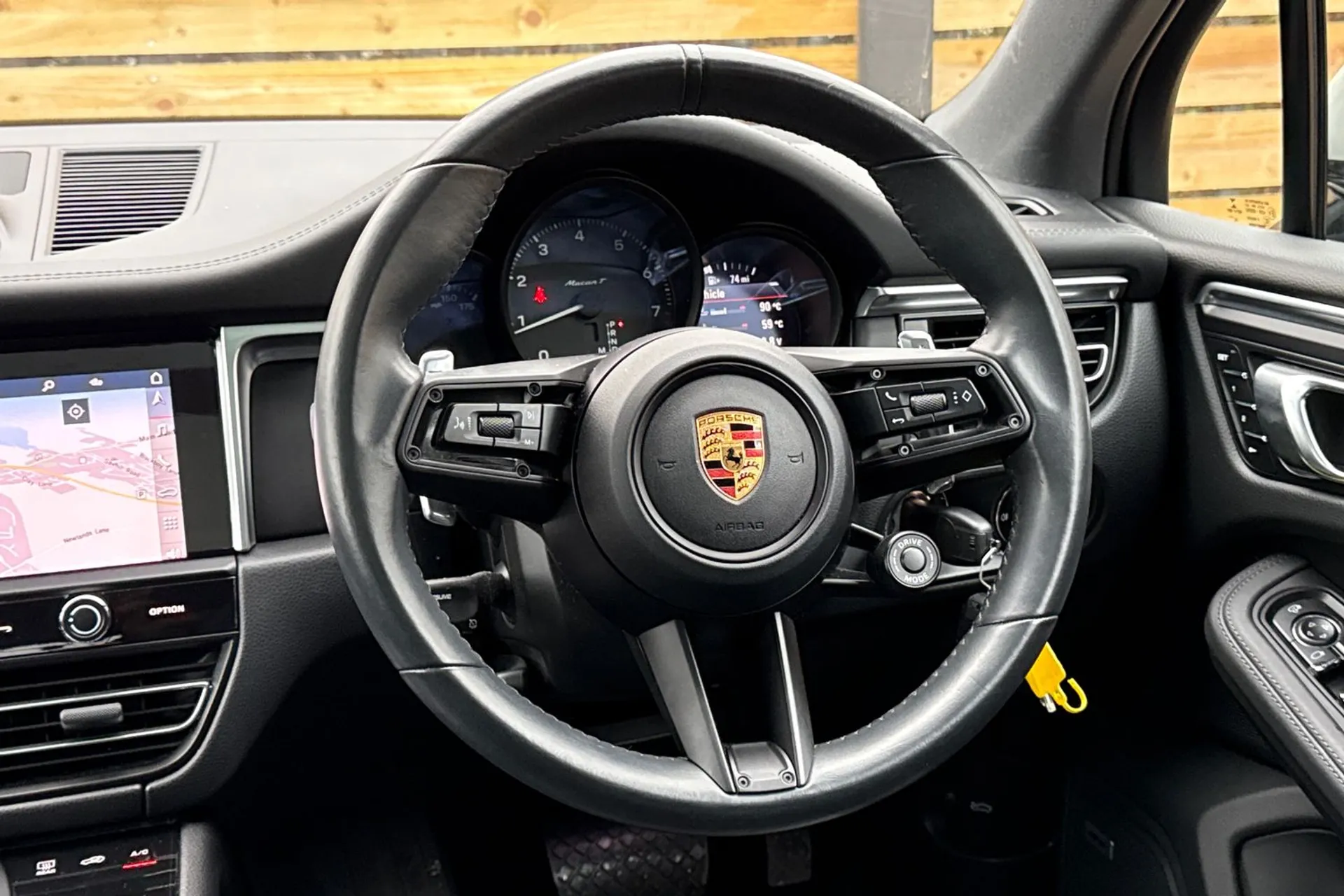Porsche MACAN thumbnail image number 36