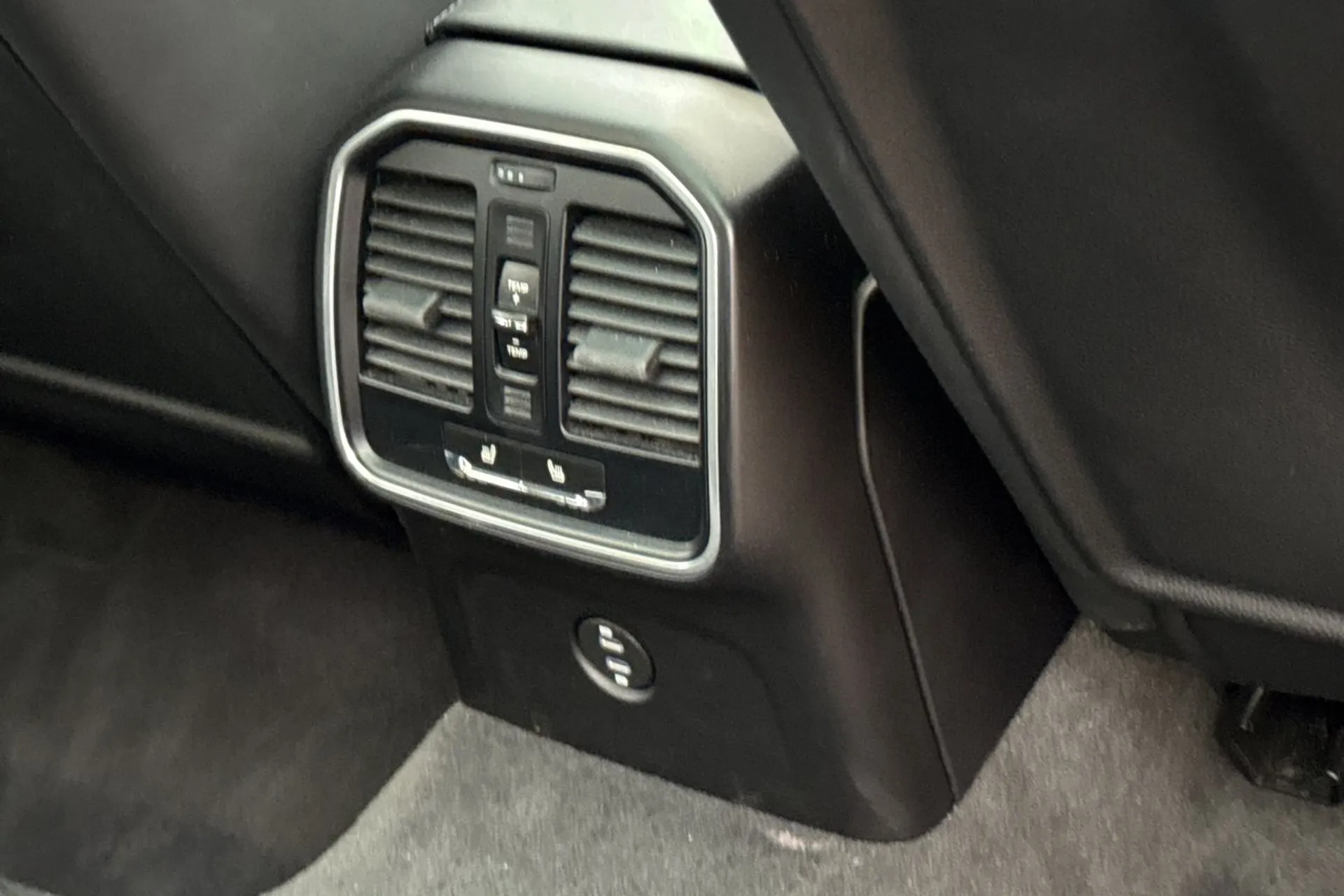 Porsche MACAN thumbnail image number 43