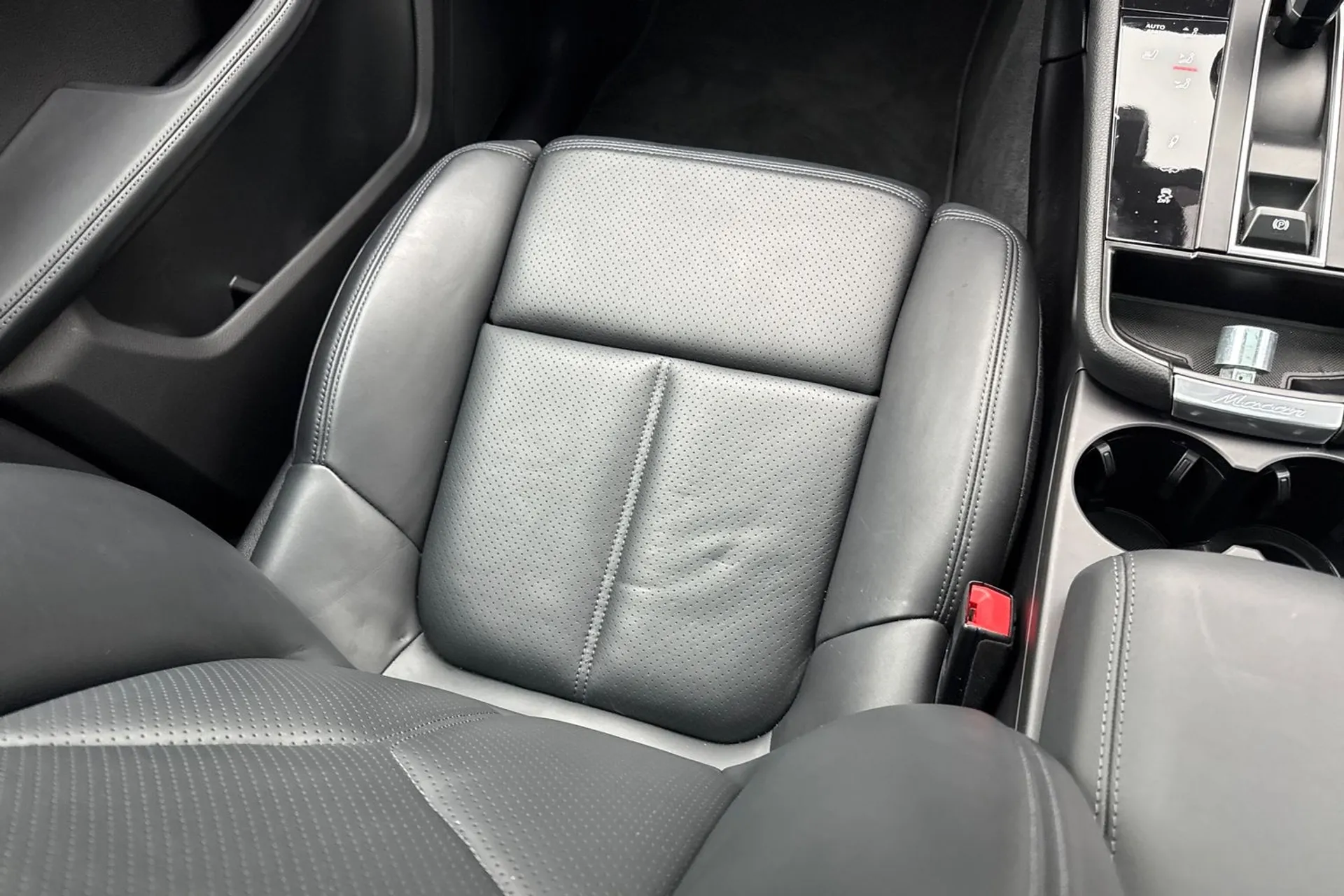 Porsche MACAN thumbnail image number 34