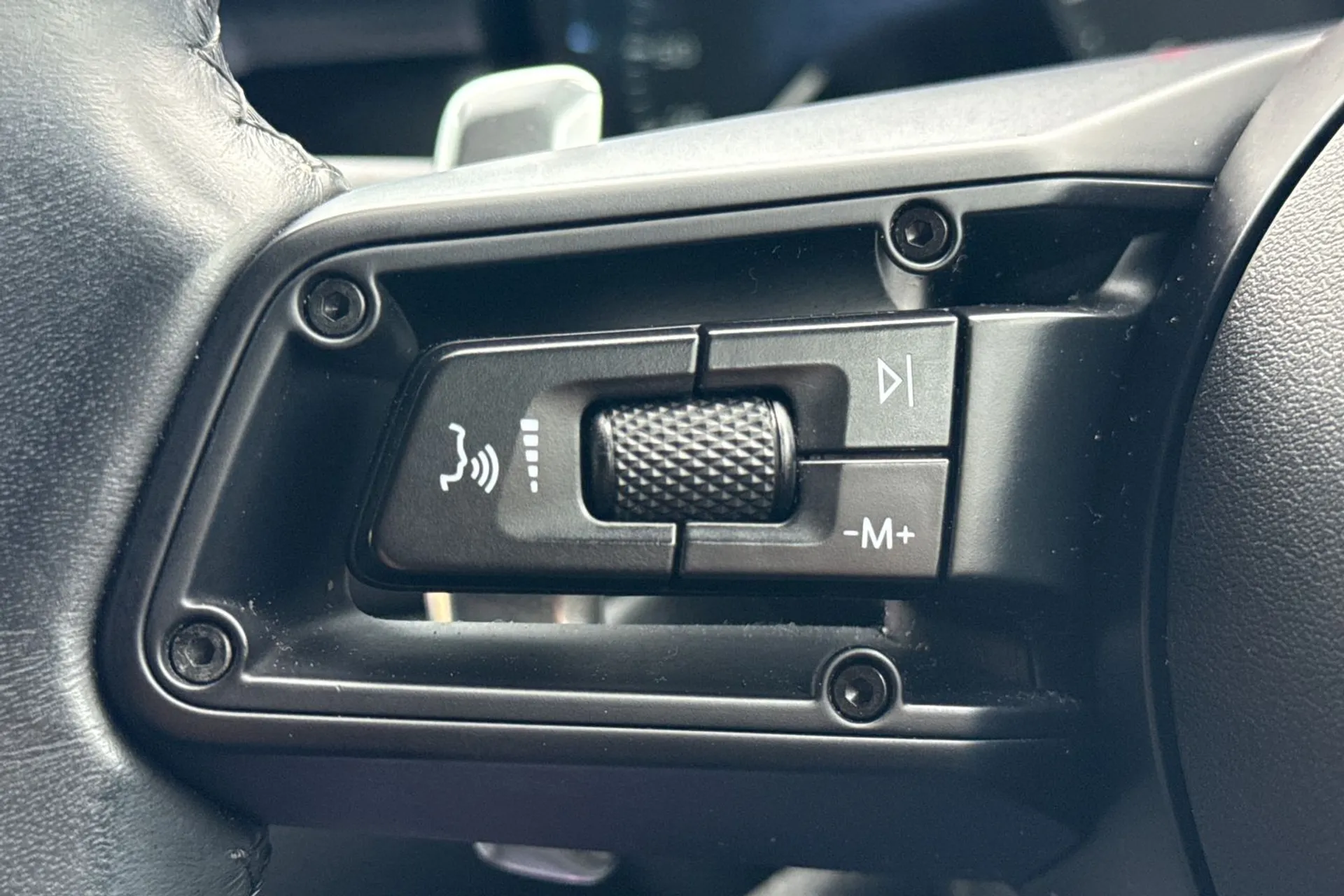 Porsche MACAN thumbnail image number 38