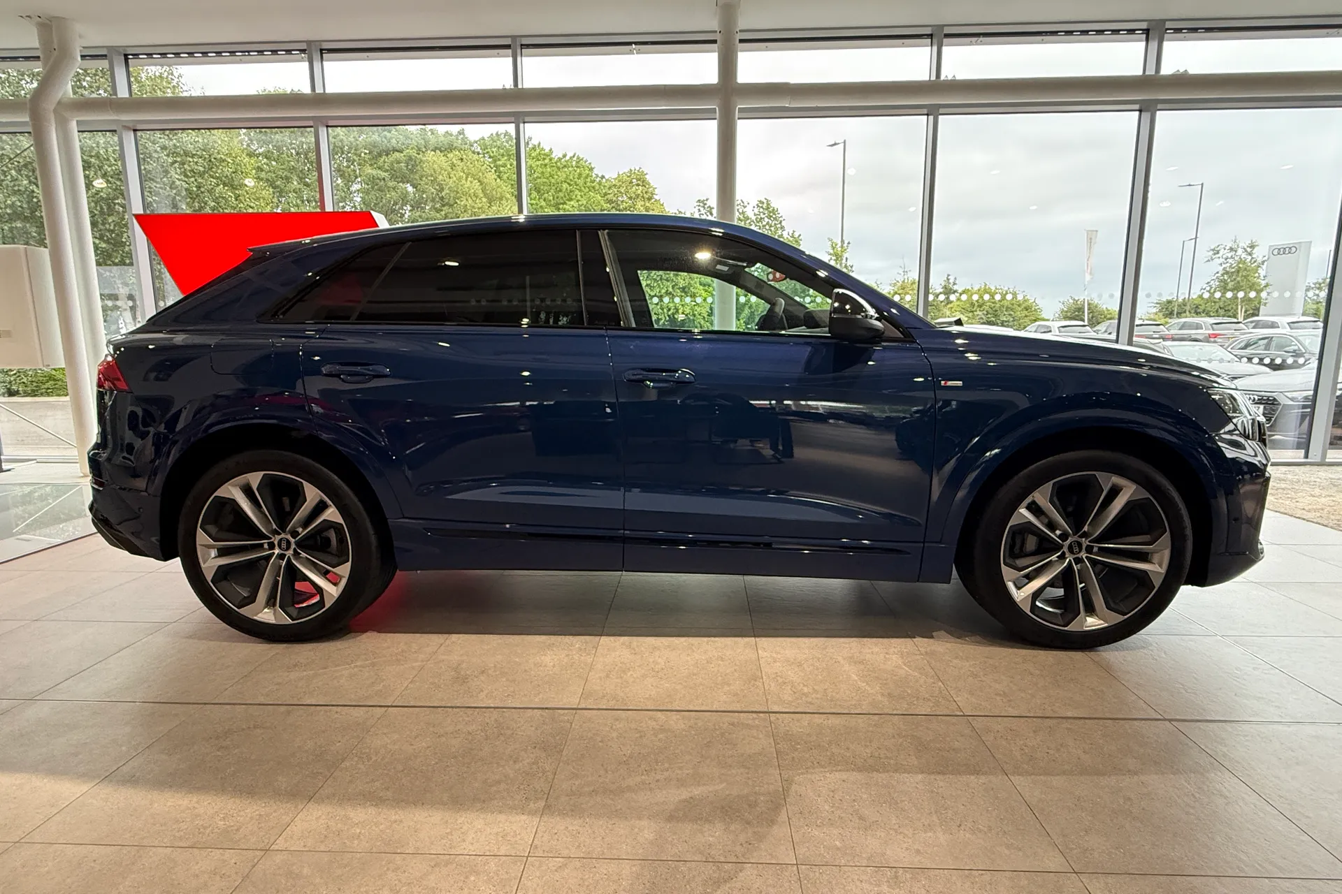 Audi Q8 thumbnail image number 2