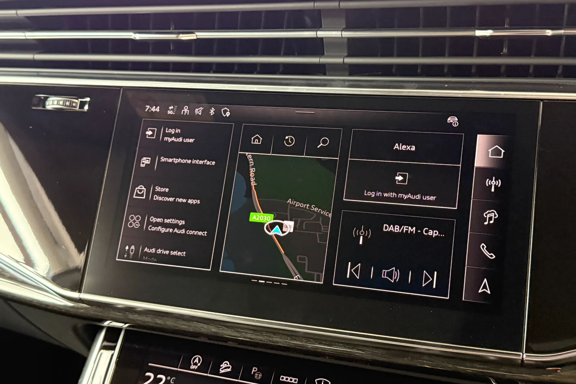 Audi Q8 thumbnail image number 22