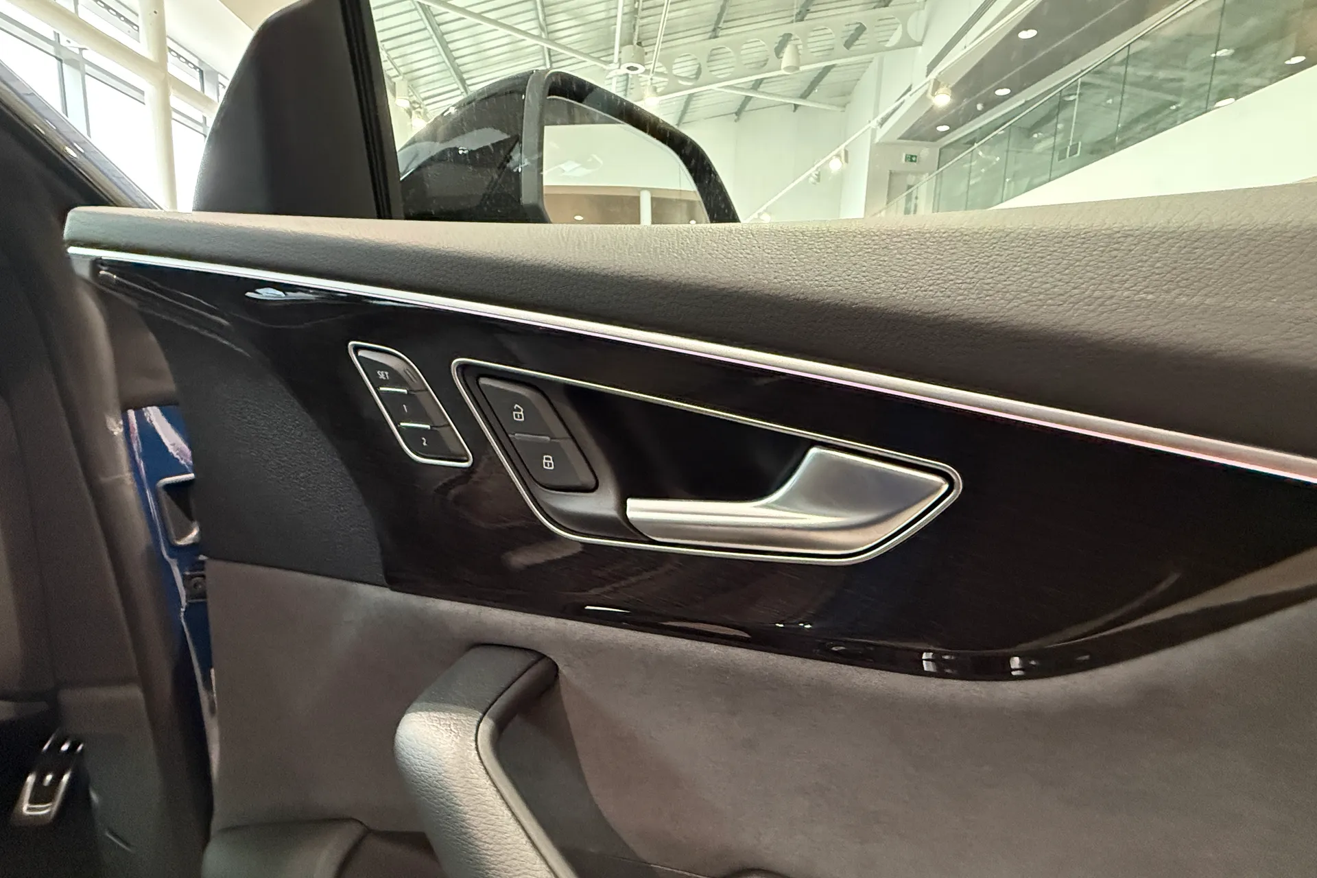 Audi Q8 thumbnail image number 43