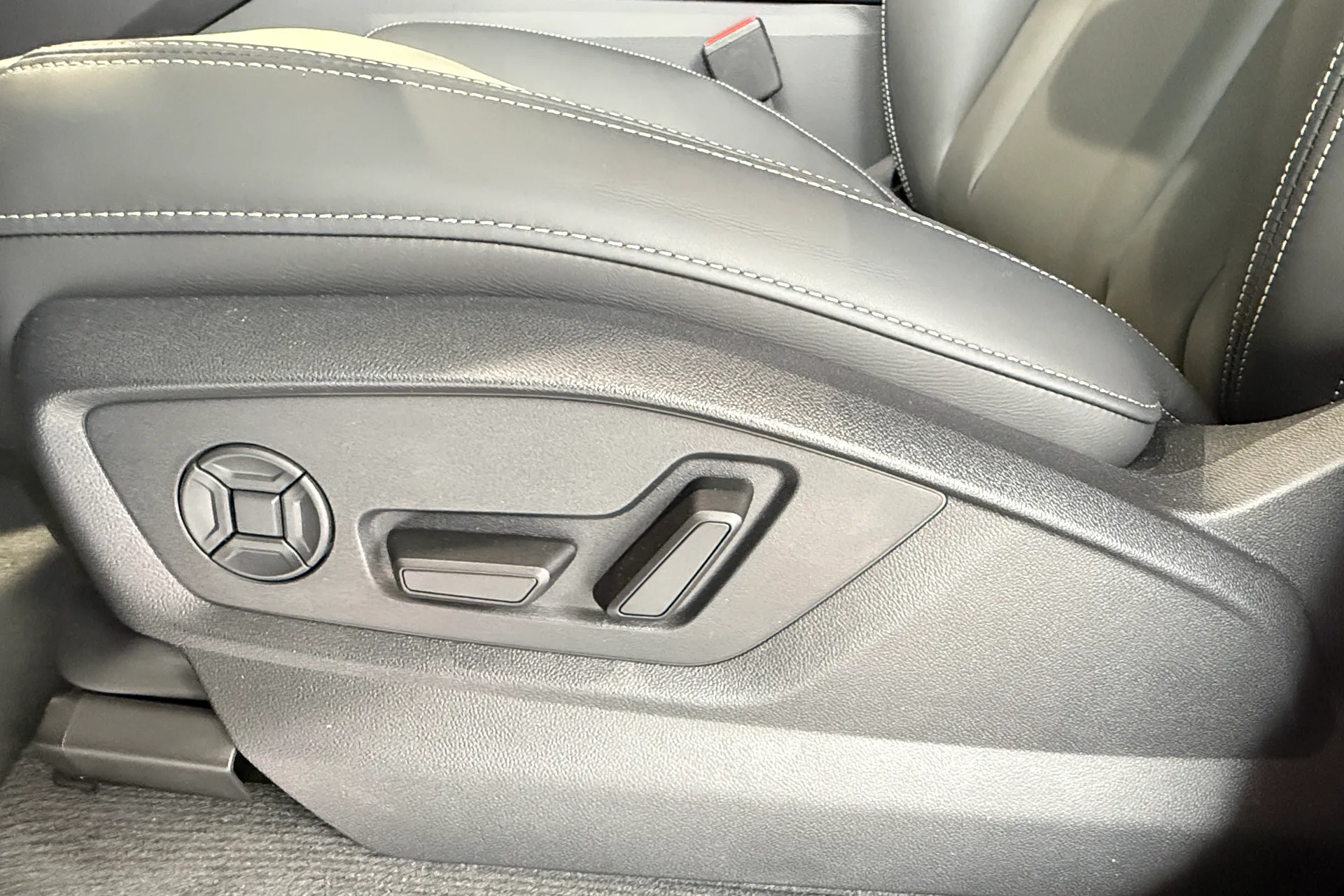 Audi Q8 thumbnail image number 29