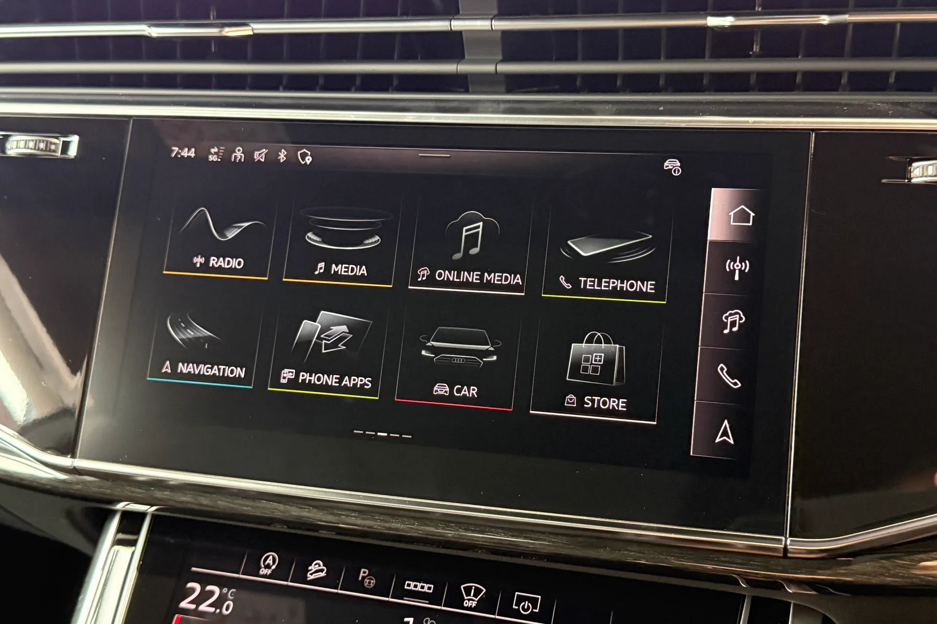 Audi Q8 thumbnail image number 24