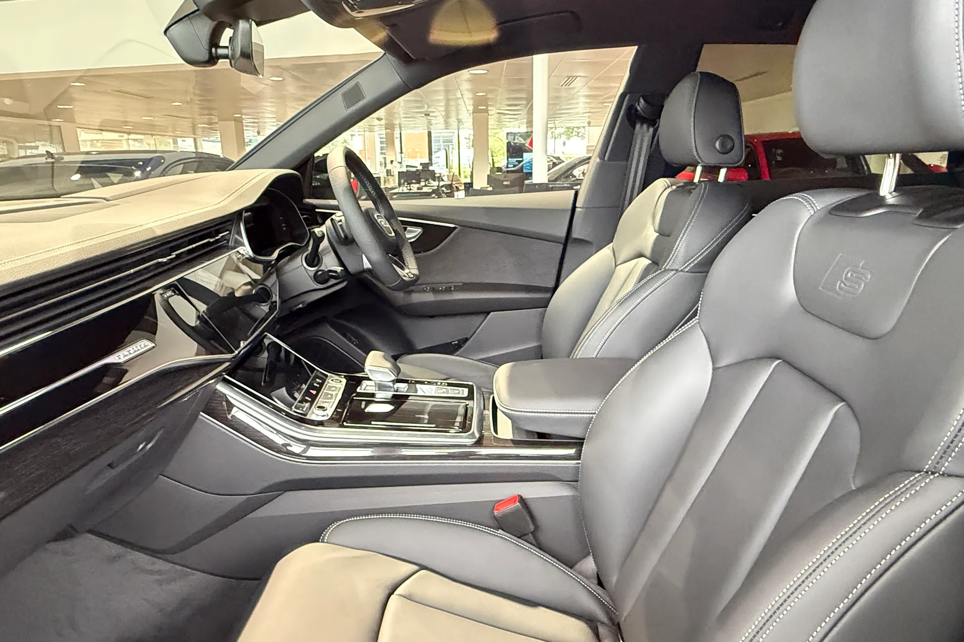 Audi Q8 thumbnail image number 27