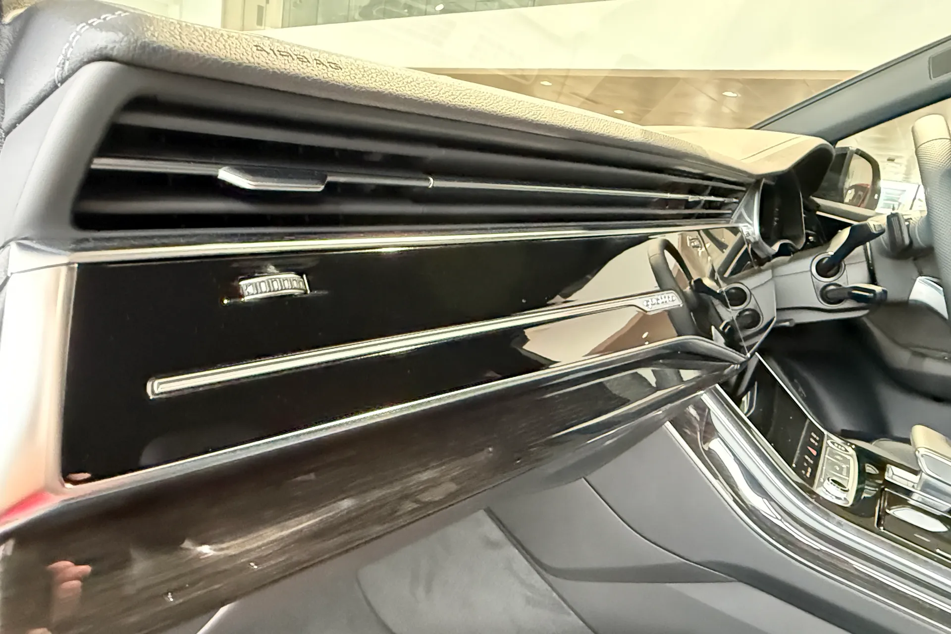 Audi Q8 thumbnail image number 31