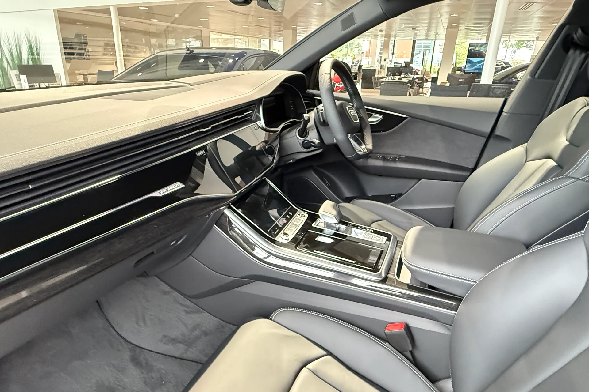 Audi Q8 thumbnail image number 23