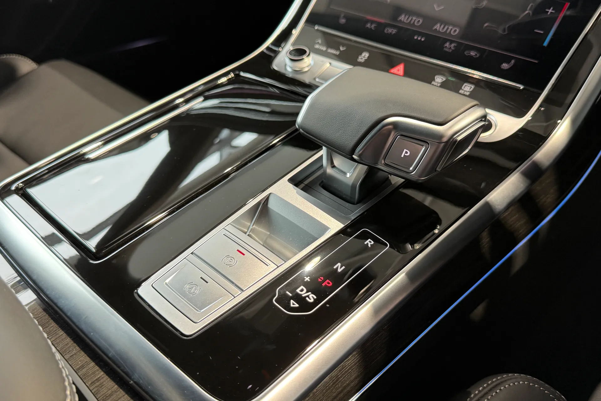 Audi Q8 thumbnail image number 16