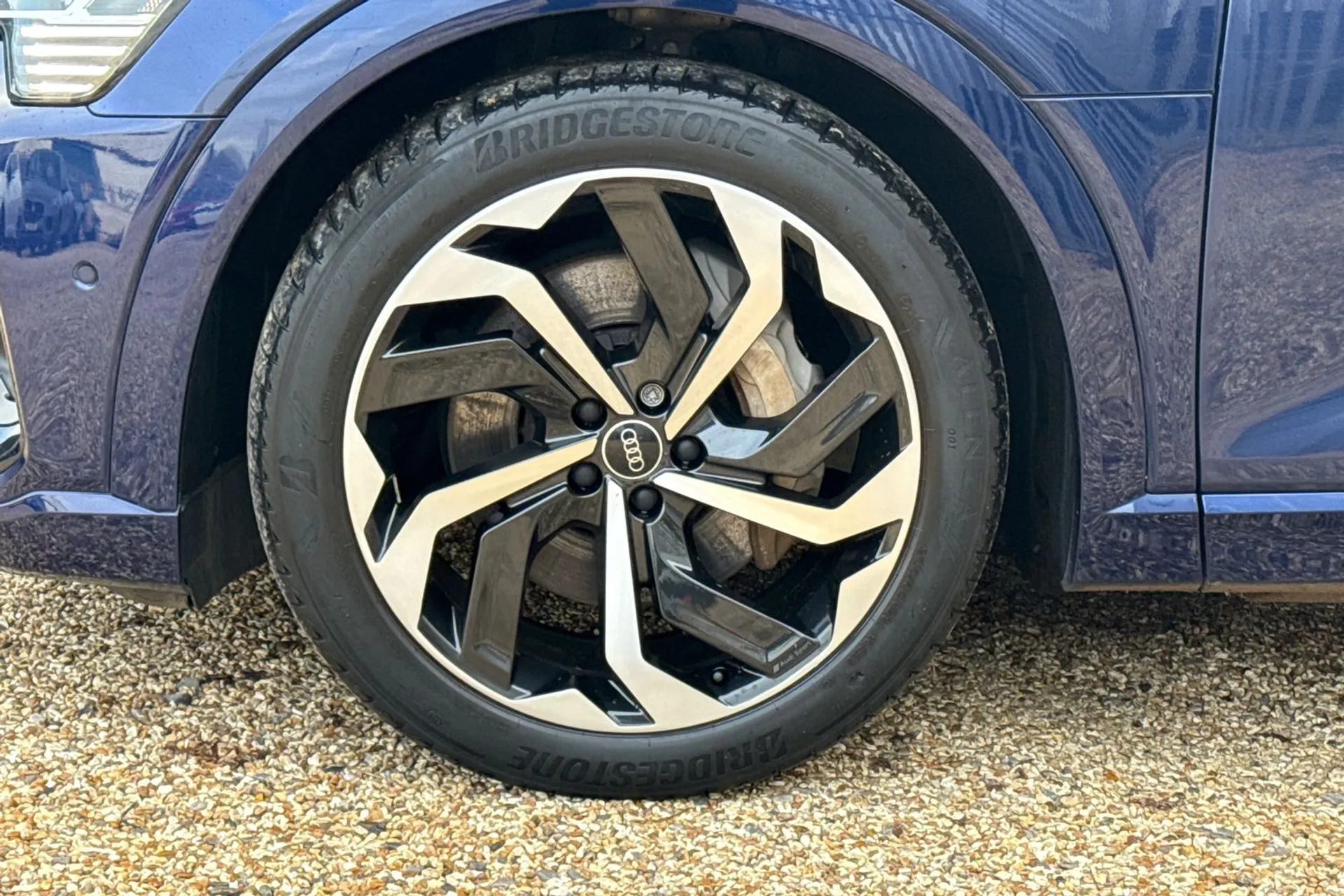 Audi e-tron thumbnail image number 14