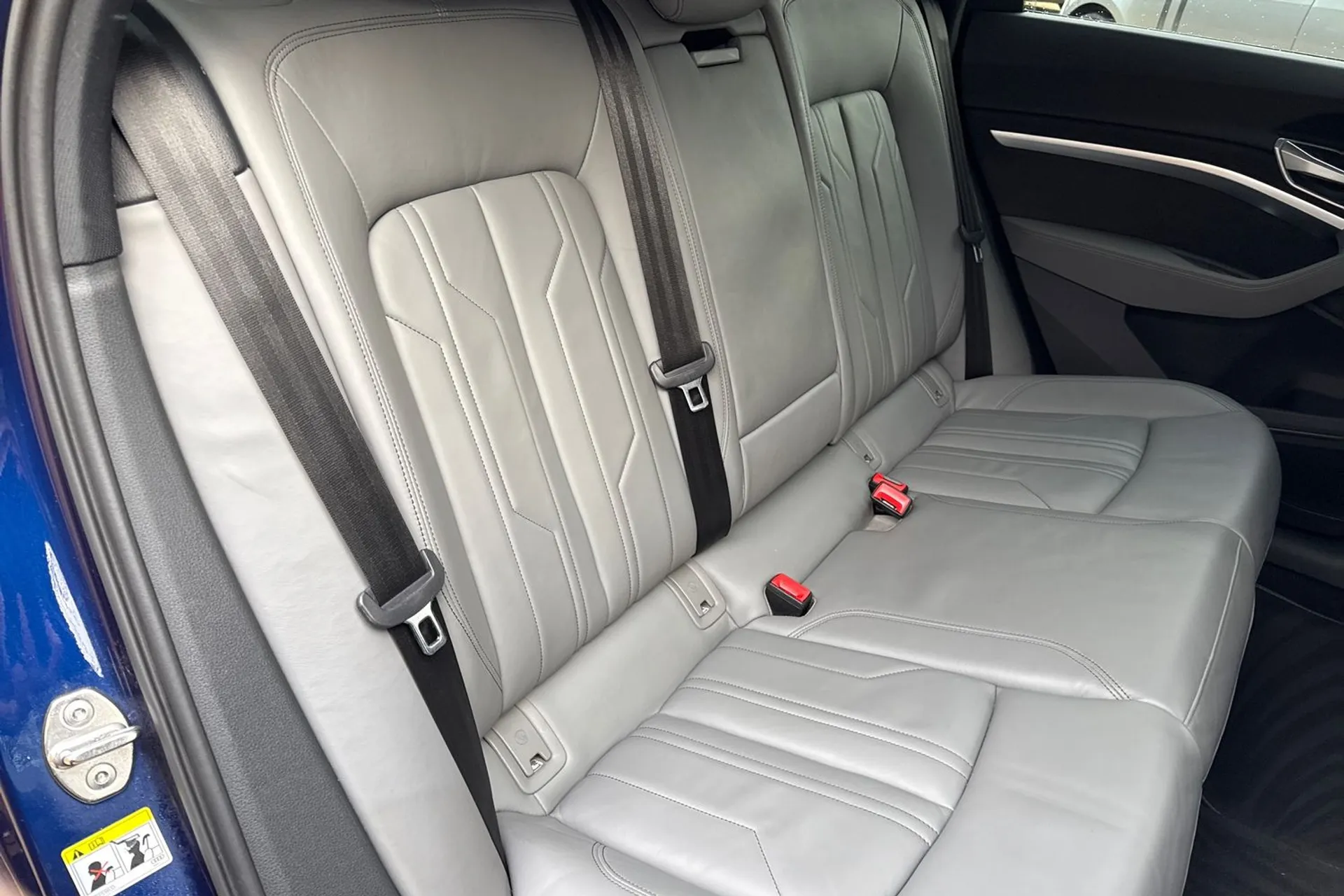 Audi e-tron thumbnail image number 24