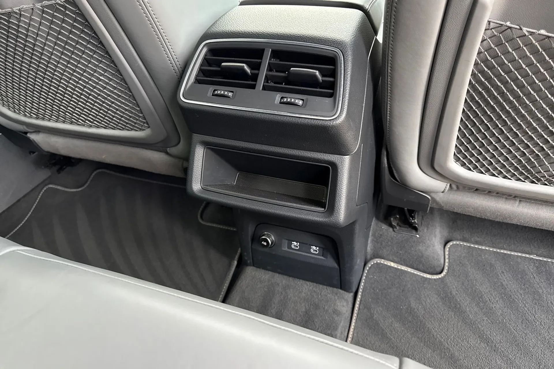 Audi e-tron thumbnail image number 51