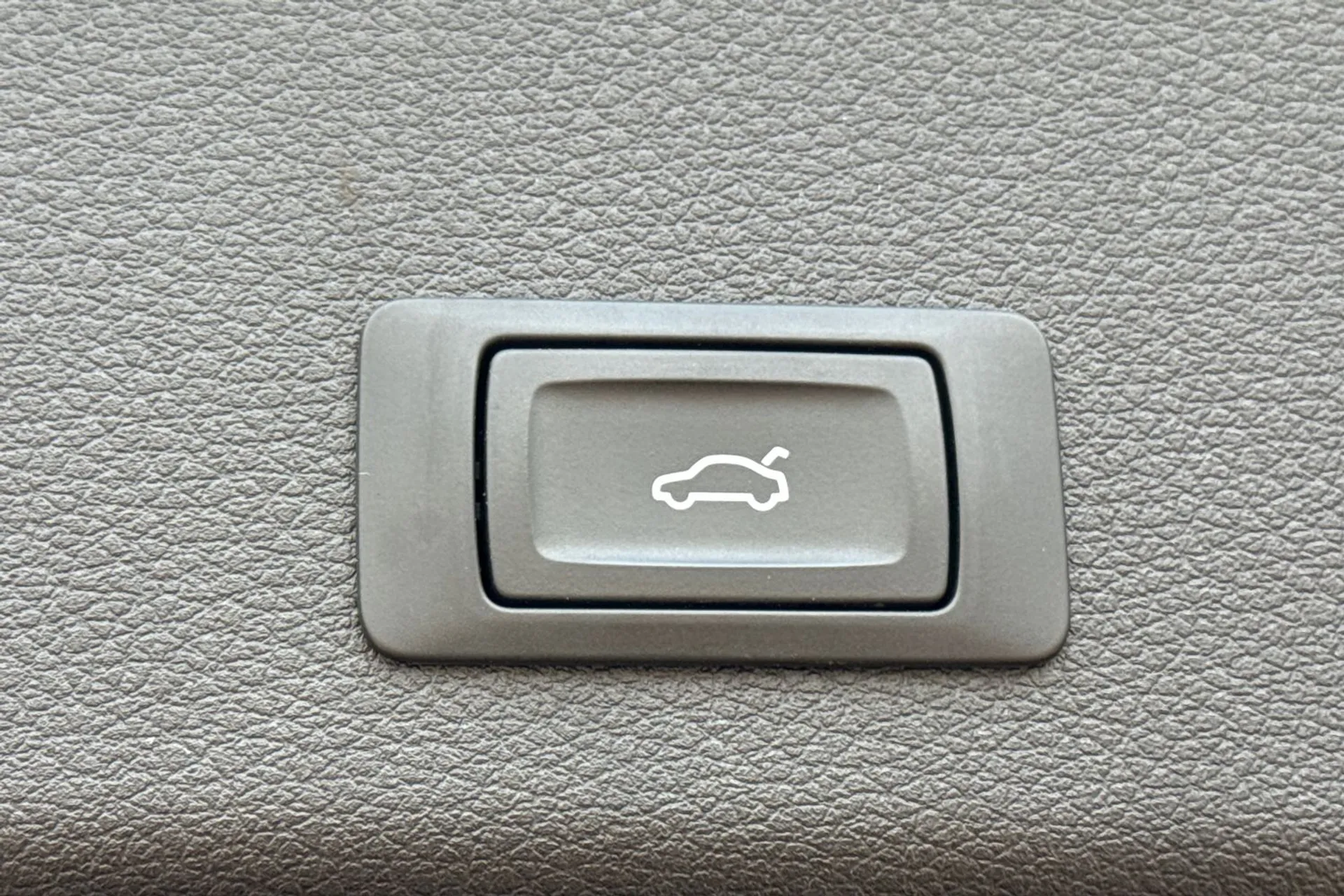 Audi e-tron thumbnail image number 22