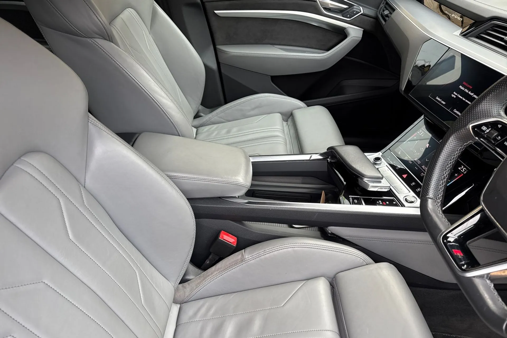 Audi e-tron thumbnail image number 42