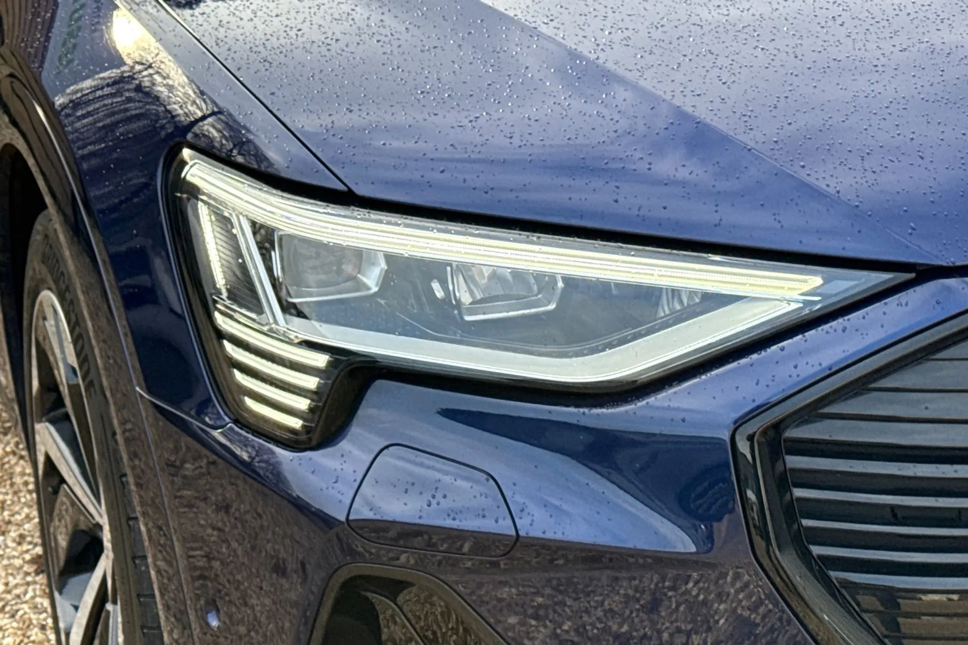 Audi e-tron thumbnail image number 43