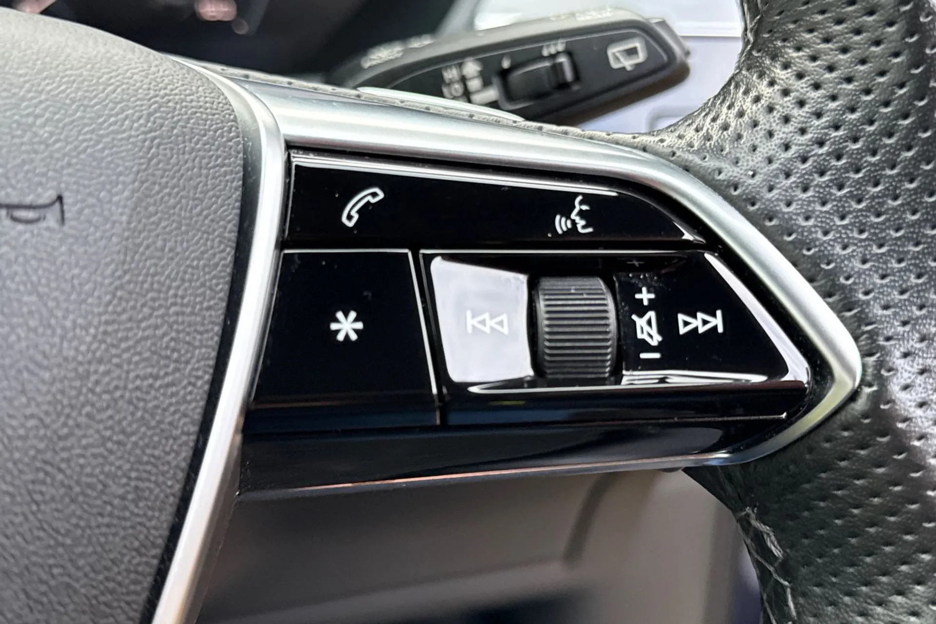 Audi e-tron thumbnail image number 39