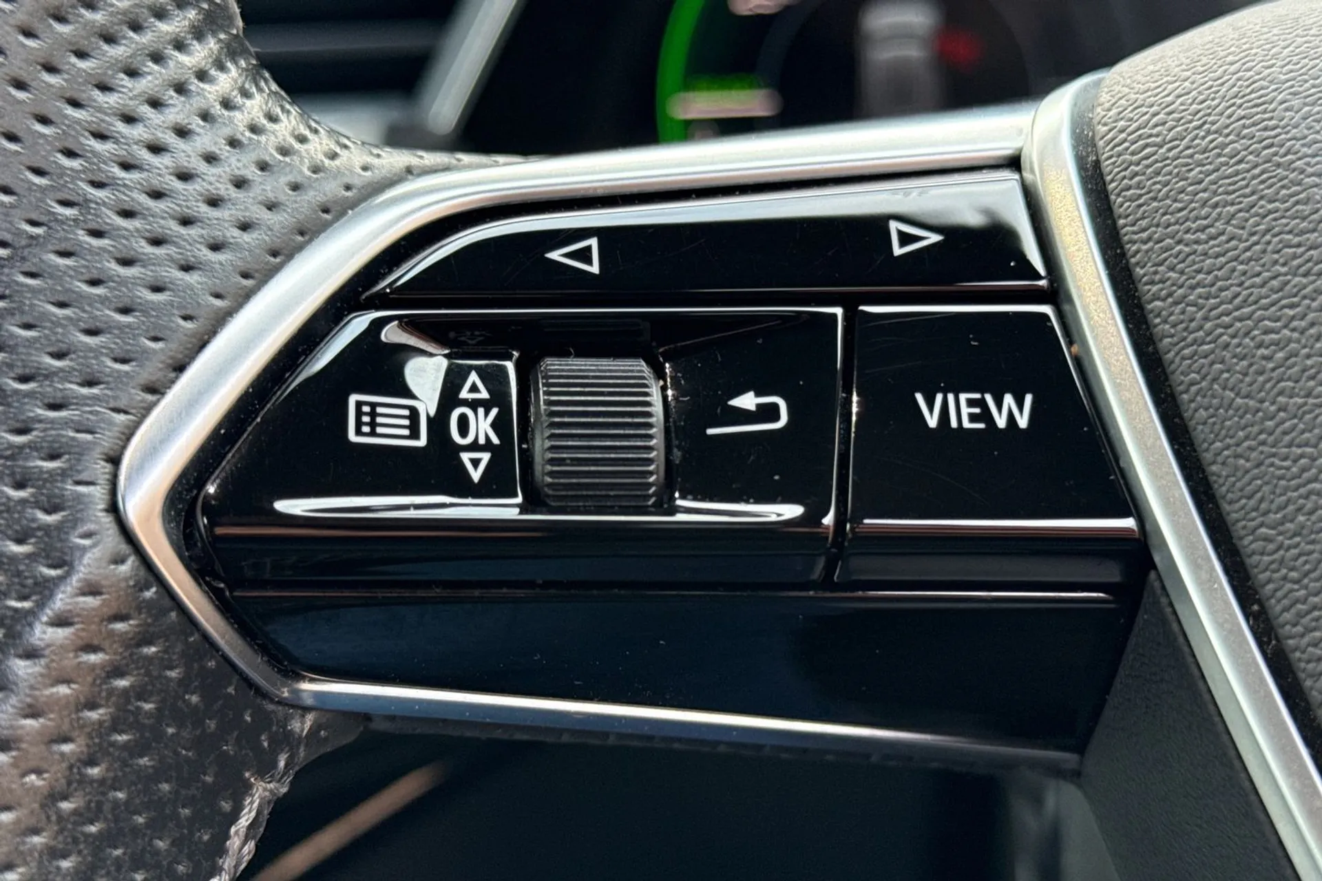 Audi e-tron thumbnail image number 38