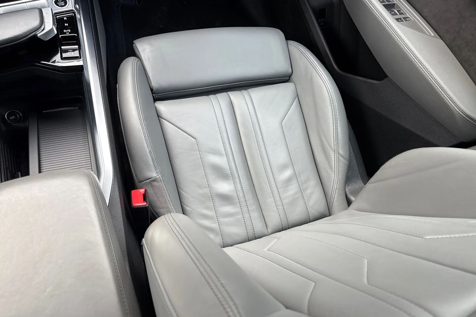 Audi e-tron thumbnail image number 35