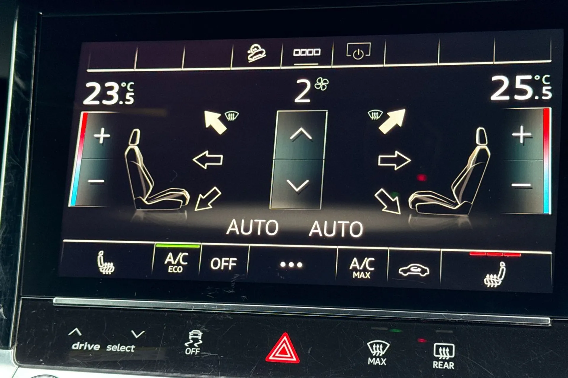 Audi e-tron thumbnail image number 40