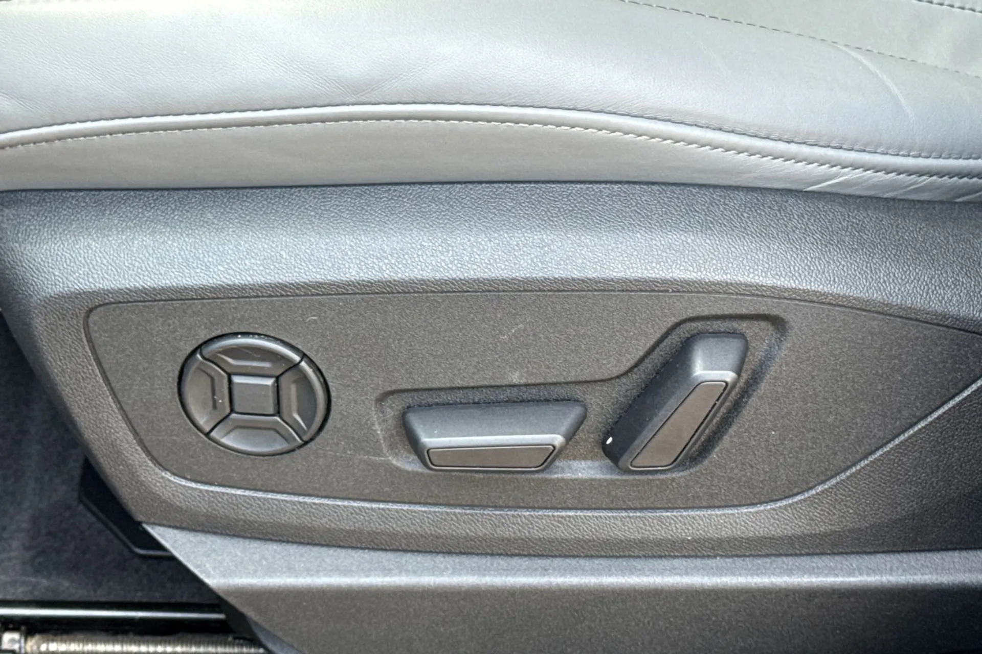 Audi e-tron thumbnail image number 57