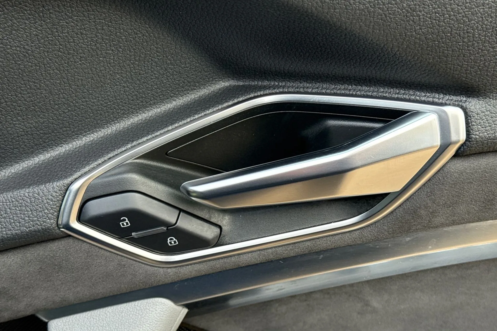 Audi e-tron thumbnail image number 50