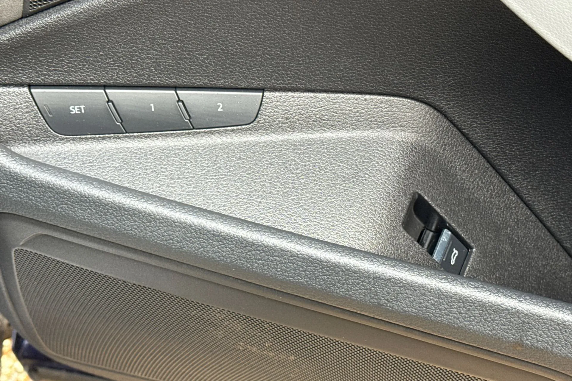 Audi e-tron thumbnail image number 47