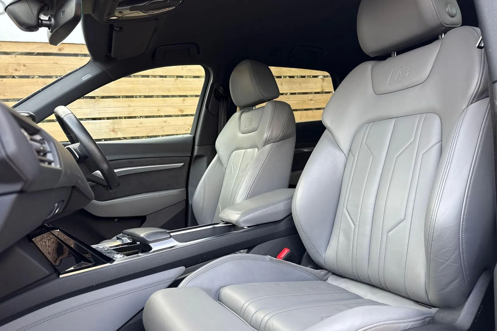 Audi e-tron thumbnail image number 30