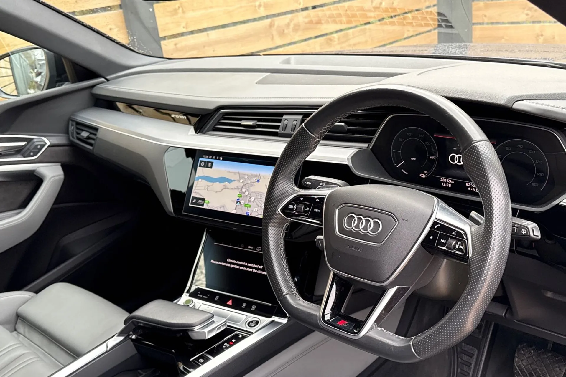 Audi e-tron thumbnail image number 28