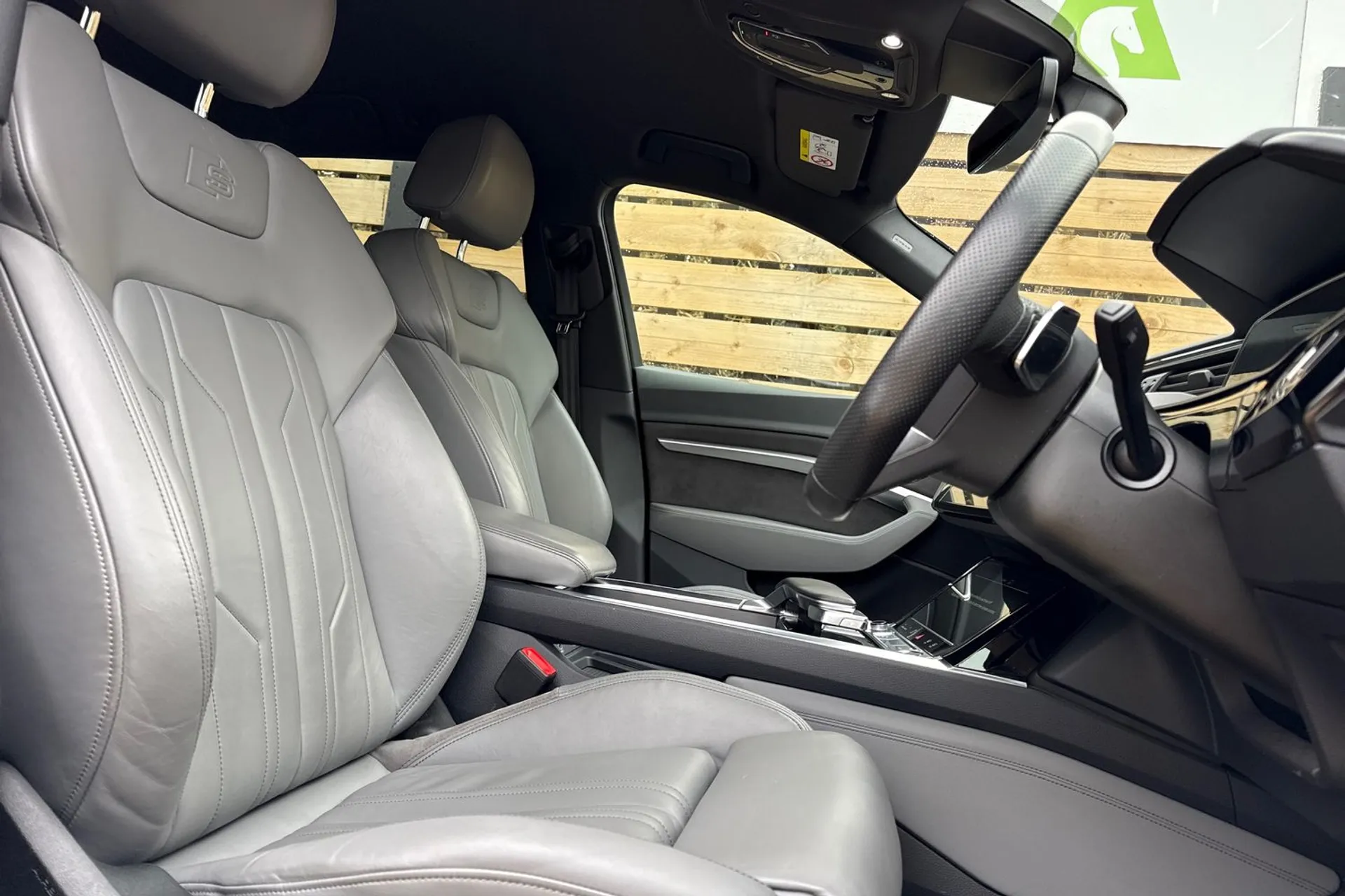 Audi e-tron thumbnail image number 27