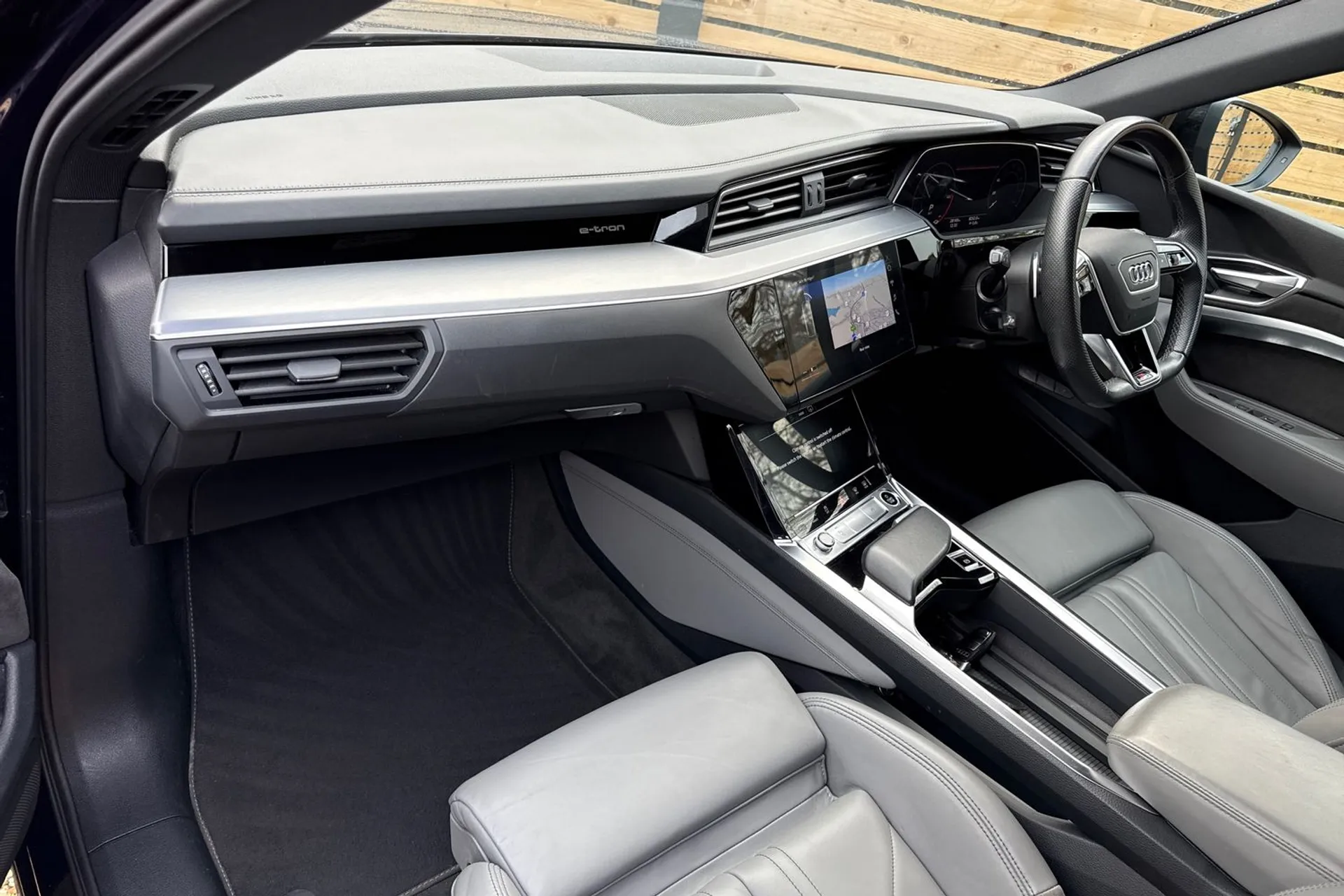 Audi e-tron thumbnail image number 29