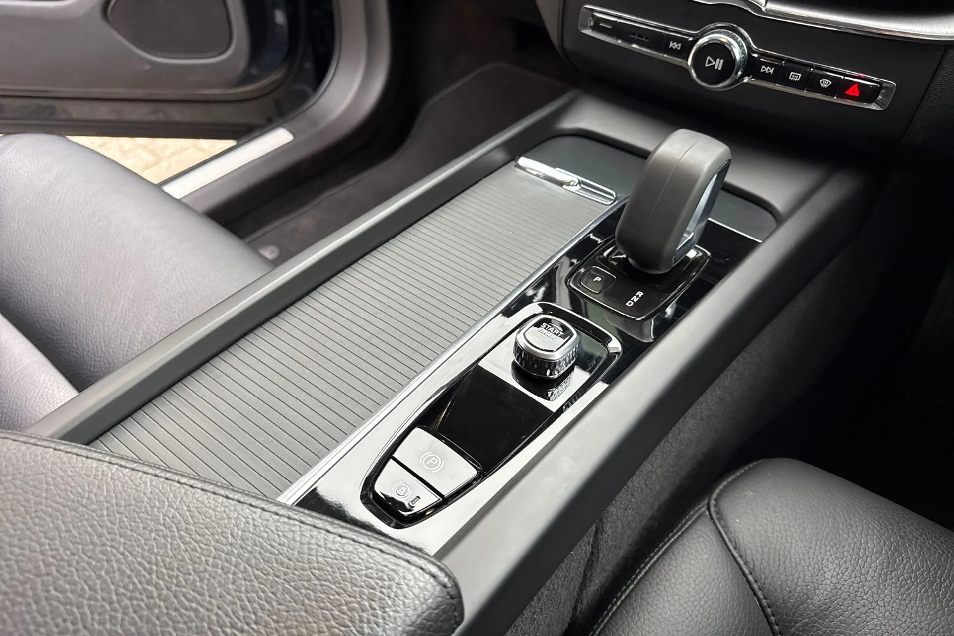 Volvo XC60 thumbnail image number 42