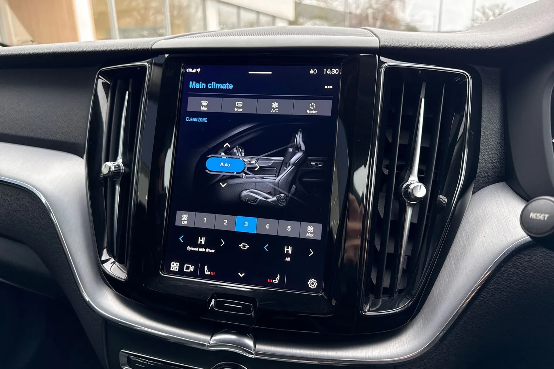 Volvo XC60 thumbnail image number 38