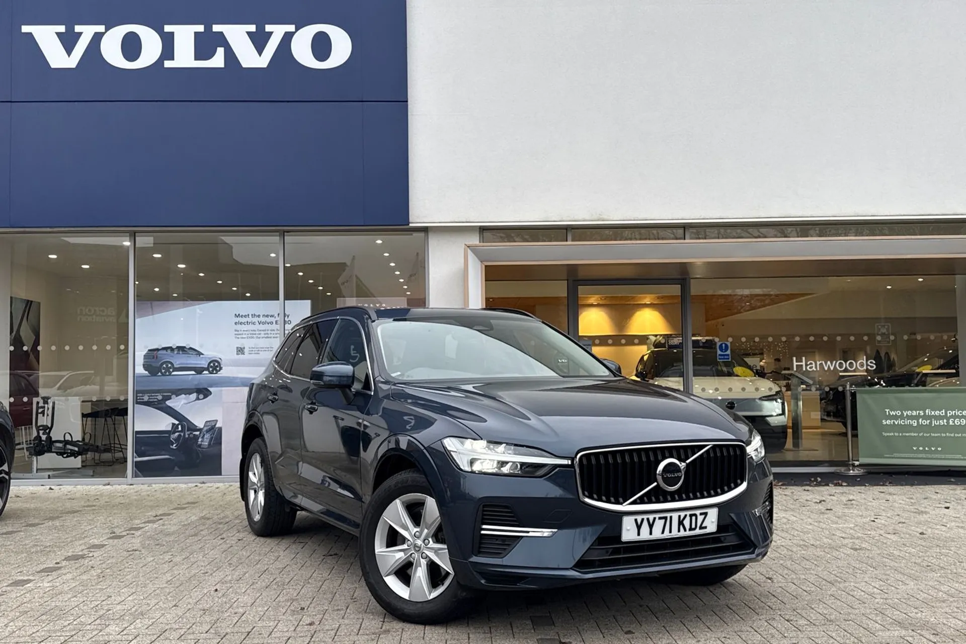 Volvo XC60 focused image