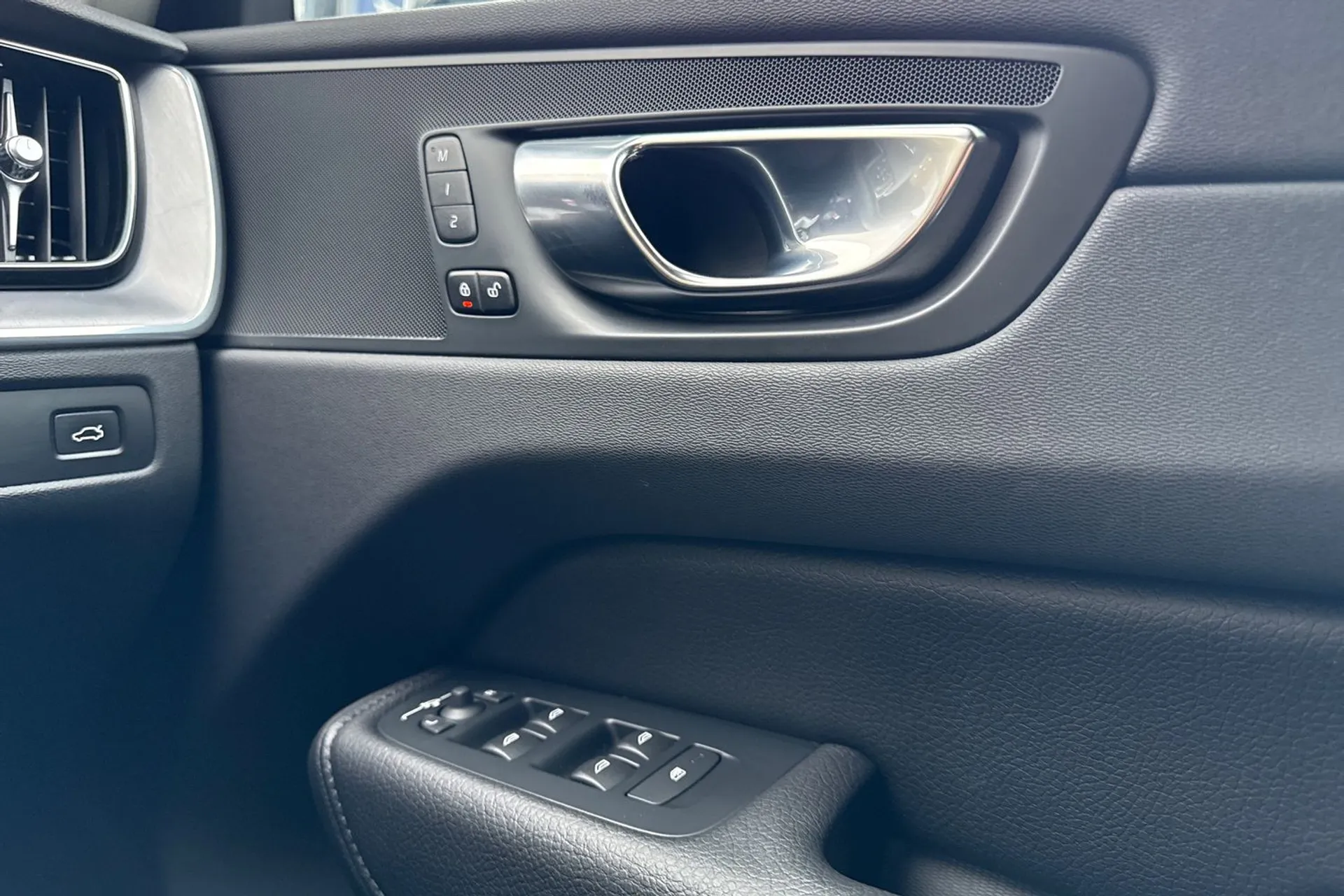 Volvo XC60 thumbnail image number 41