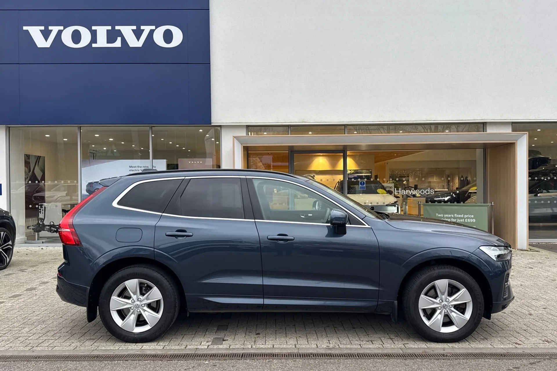 Volvo XC60 thumbnail image number 2