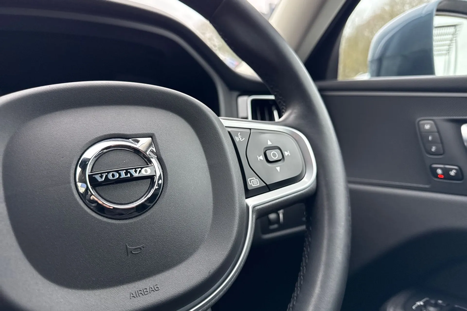 Volvo XC60 thumbnail image number 37