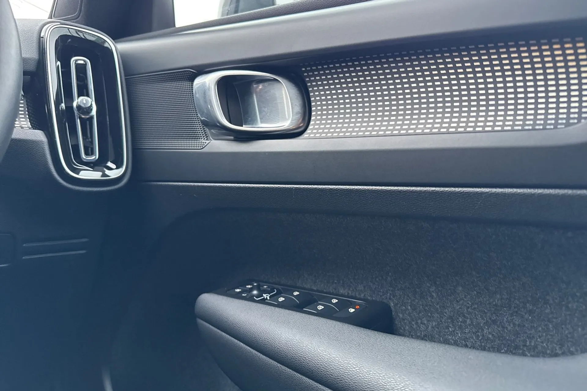 Volvo XC40 thumbnail image number 42