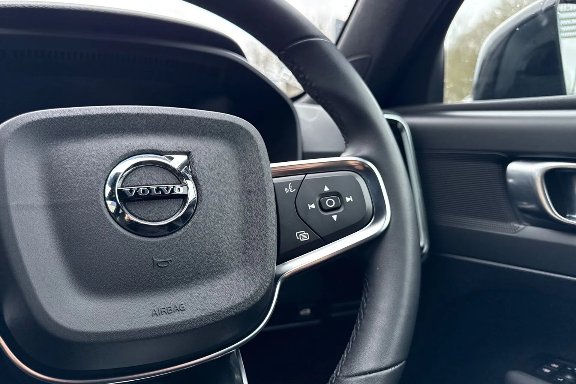 Volvo XC40 thumbnail image number 37