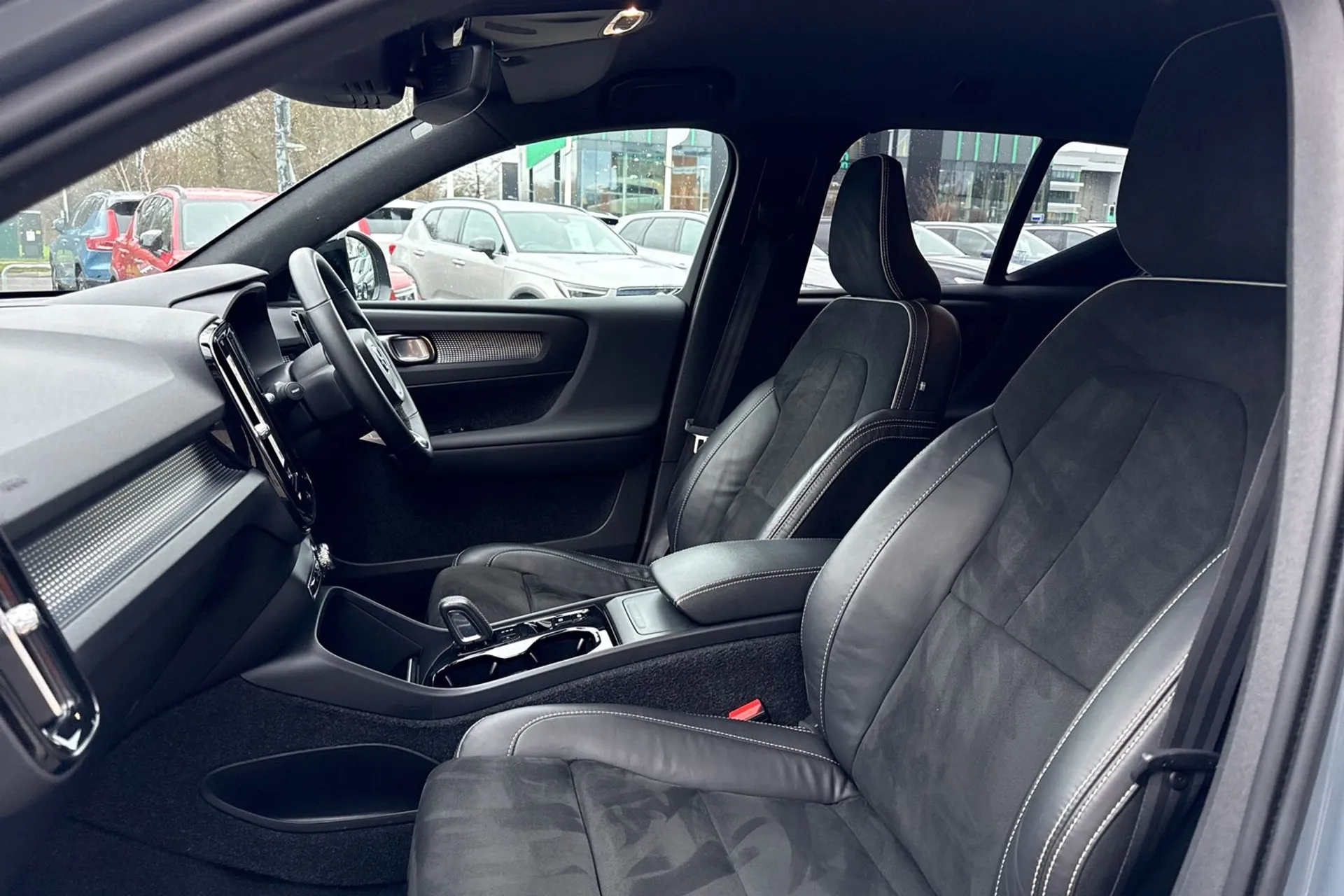 Volvo XC40 thumbnail image number 28