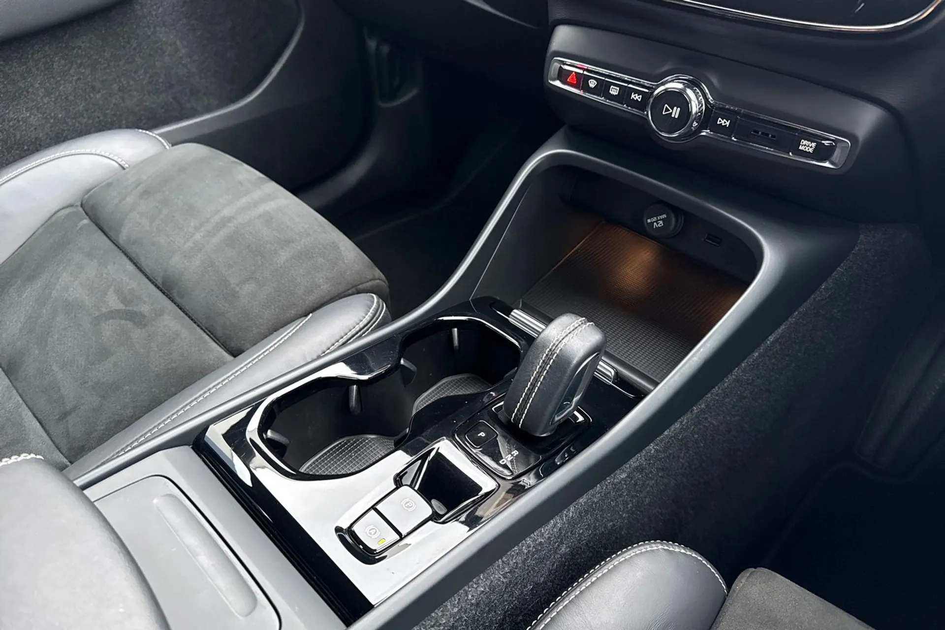 Volvo XC40 thumbnail image number 43