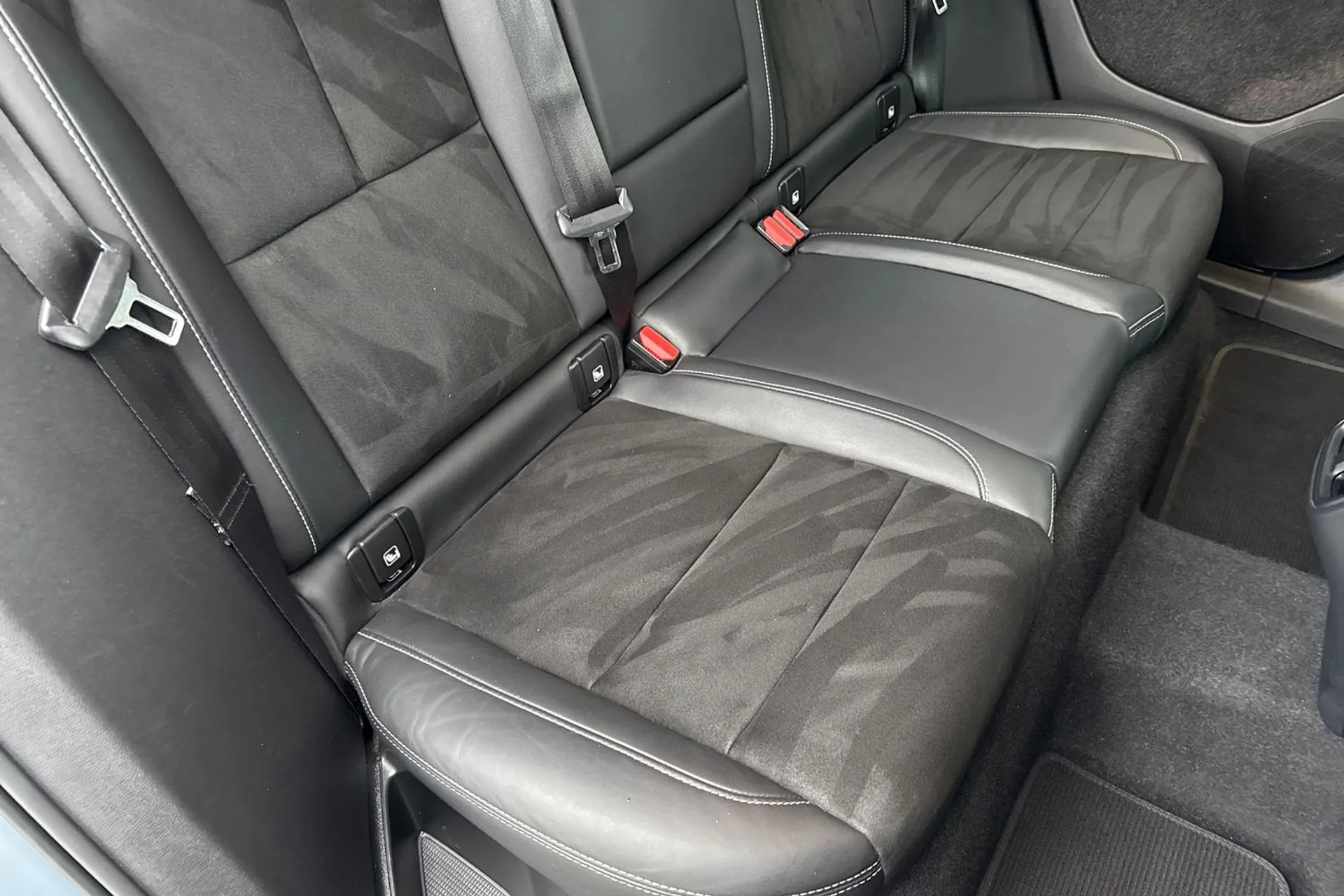 Volvo XC40 thumbnail image number 25