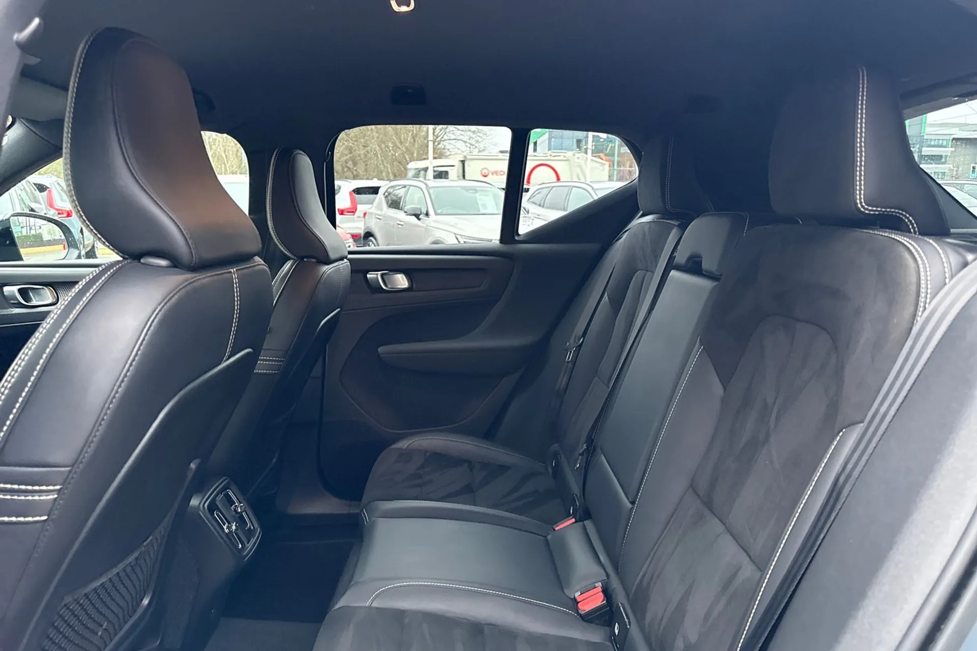 Volvo XC40 thumbnail image number 30