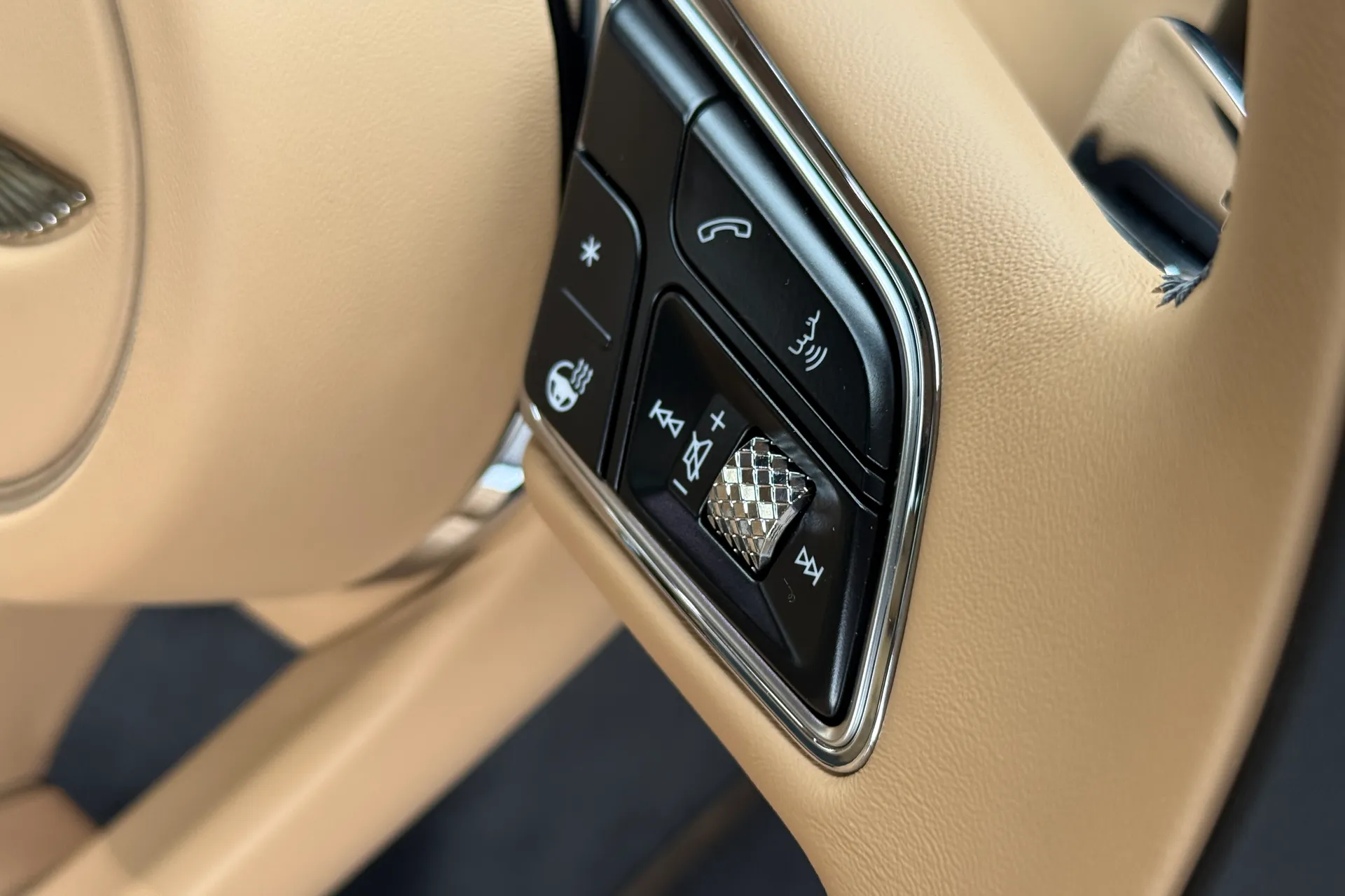 Bentley CONTINENTAL GT thumbnail image number 29