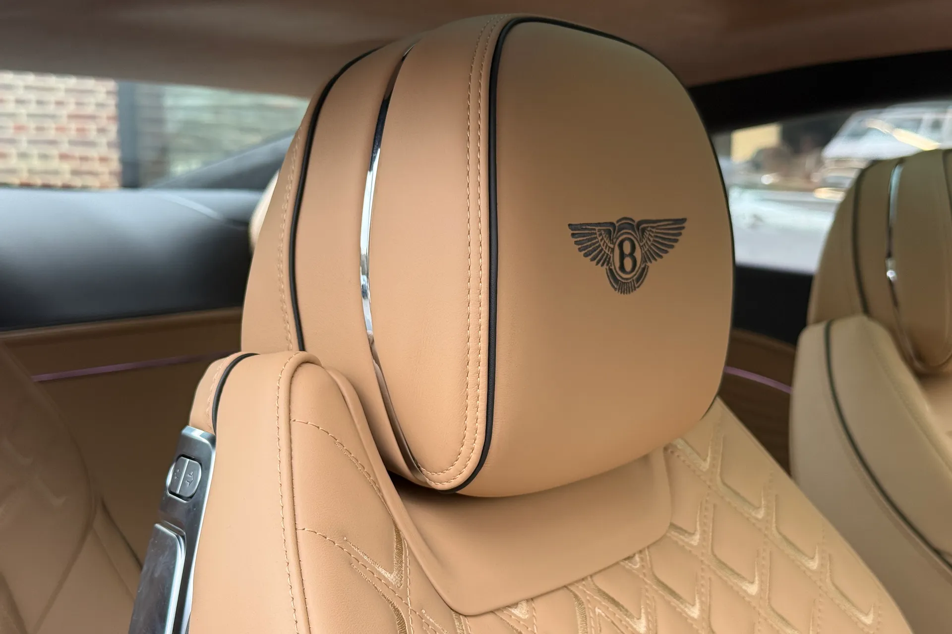 Bentley CONTINENTAL GT thumbnail image number 24