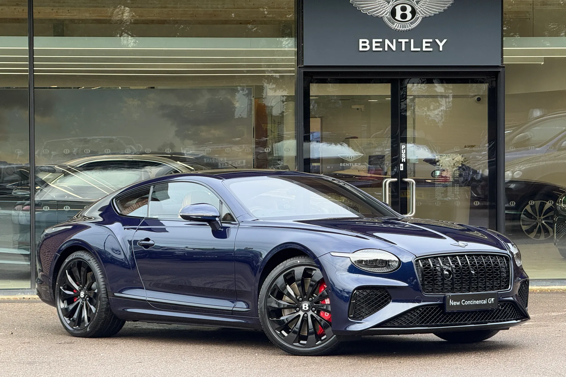 Bentley CONTINENTAL GT focused image