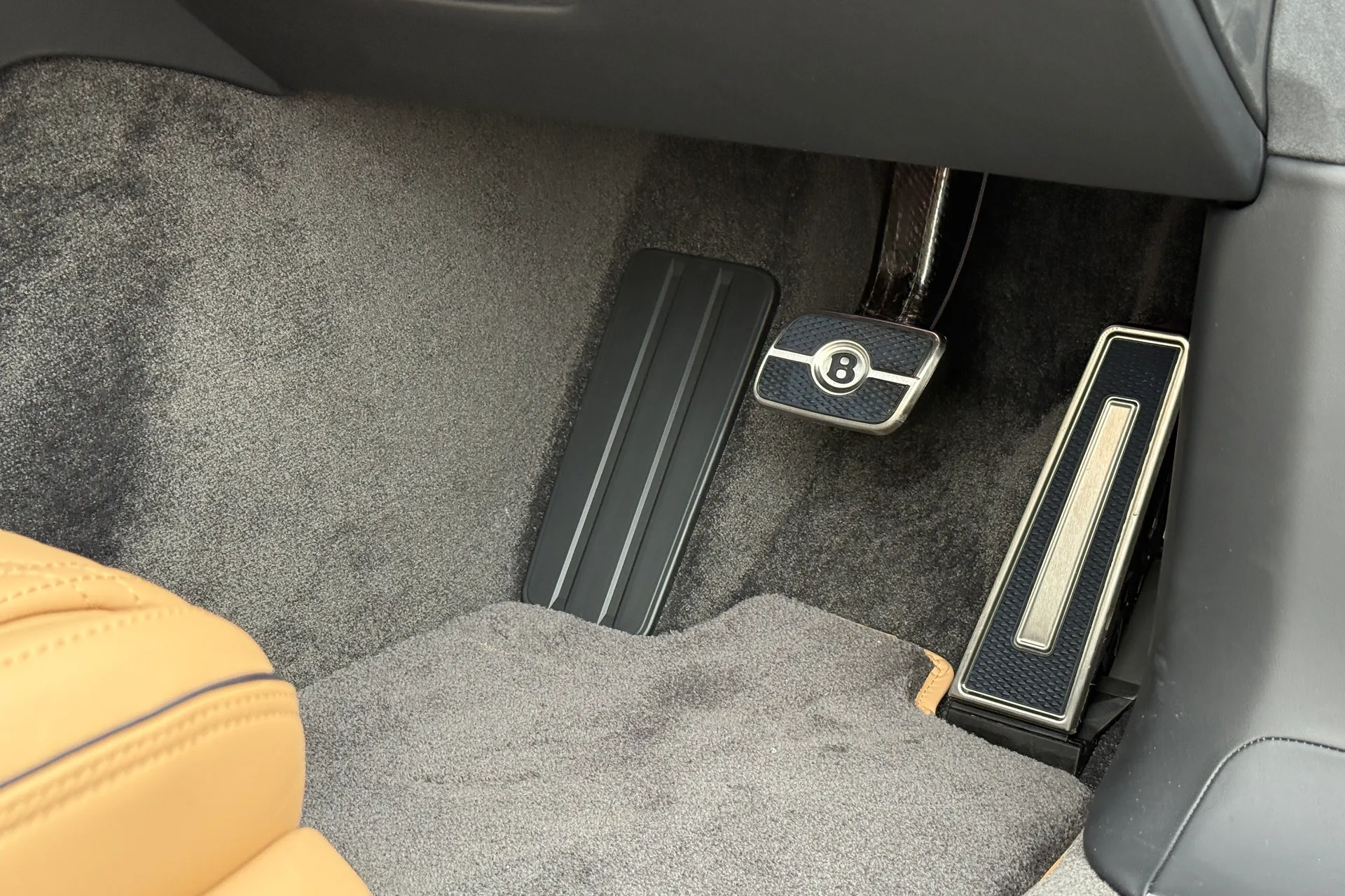 Bentley CONTINENTAL GT thumbnail image number 18