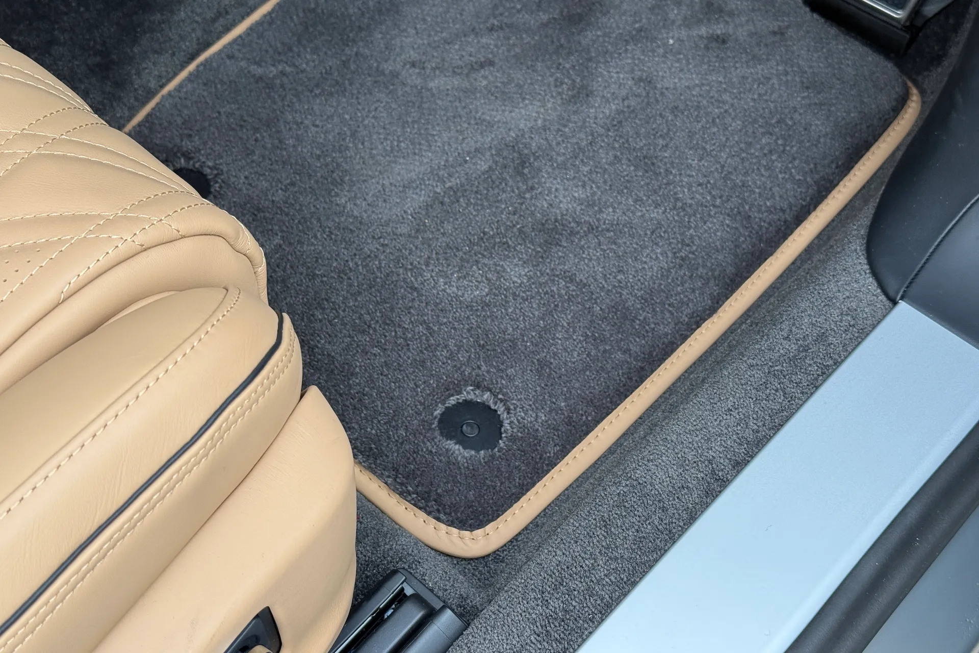 Bentley CONTINENTAL GT thumbnail image number 23