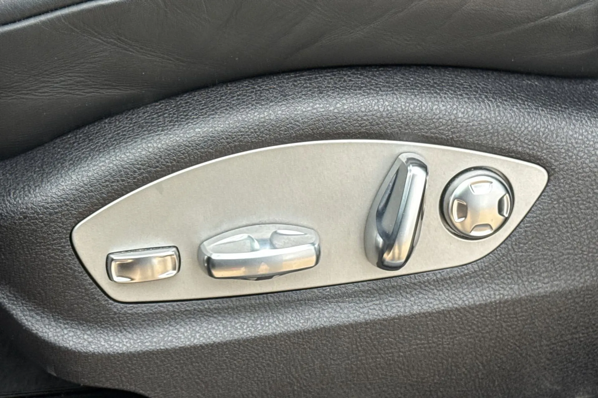 Porsche MACAN thumbnail image number 59