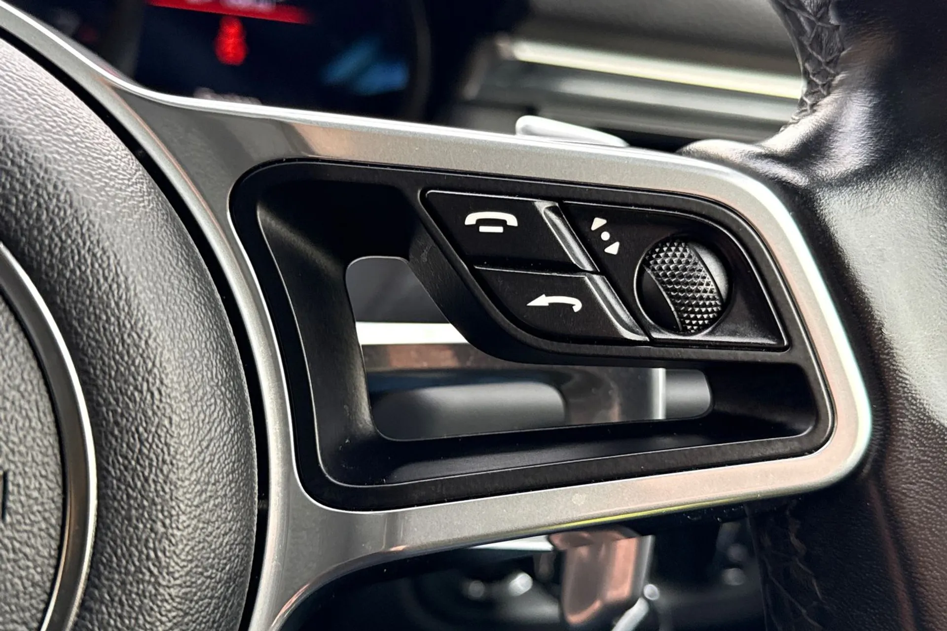 Porsche MACAN thumbnail image number 39