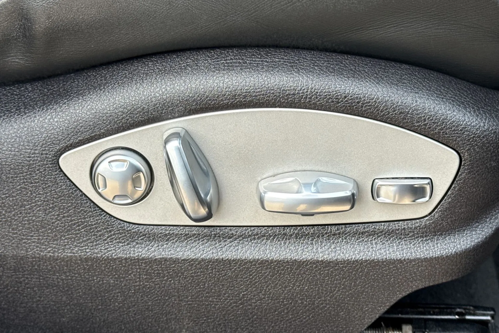 Porsche MACAN thumbnail image number 52